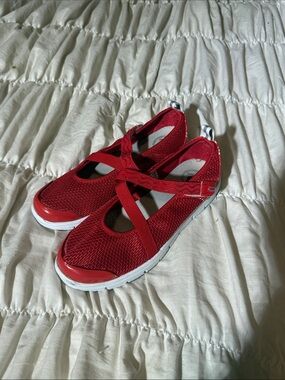 Breathable Red Mesh Mary-Jane Sneakers with Cushioned White Sole